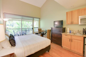 Kihei Beach Retreat with Pool Access, Walk to Shore!